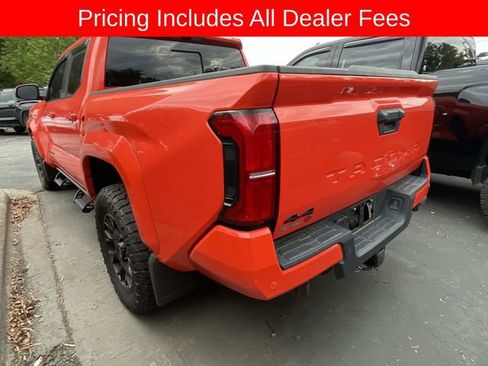 Used 2024 Toyota Tacoma TRD Sport w/ TRD Sport Upgrade Package AWD/4WD image 5