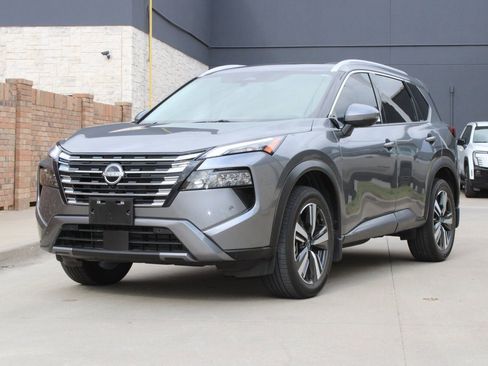 Used 2025 Nissan Rogue SL w/ SL Premium Package image 2