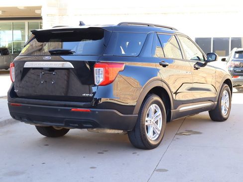 Used 2023 Ford Explorer XLT AWD/4WD image 3