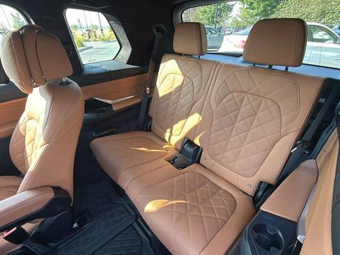 Used 2024 BMW X7 xDrive40i w/ M Sport Package AWD/4WD image 14