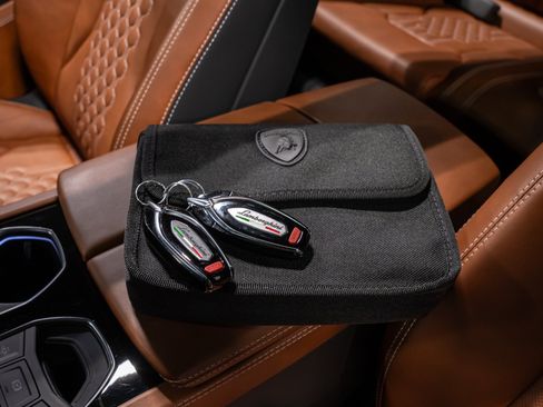 Used 2023 Lamborghini Urus S AWD/4WD image 88