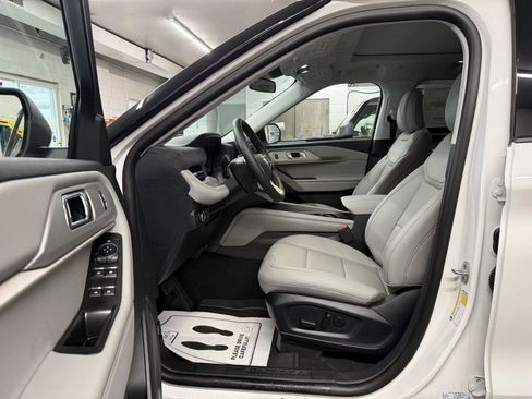New 2026 Ford Explorer Active w/ Active Comfort Package image 12