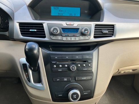 Used 2011 Honda Odyssey LX image 18