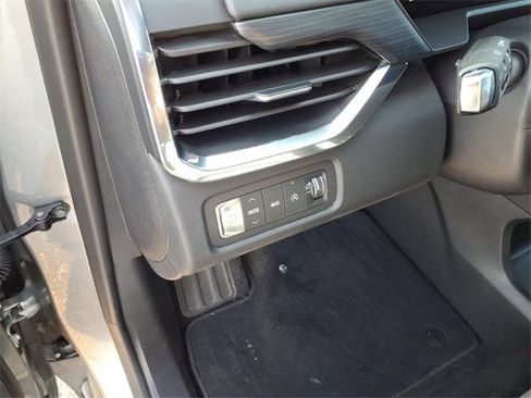 Used 2025 GMC Acadia Elevation image 20