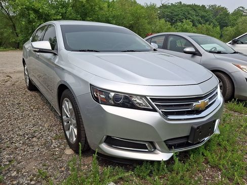 Used 2017 Chevrolet Impala LT FWD image 3