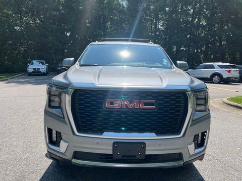 Used 2023 GMC Yukon Denali w/ Denali Reserve Package AWD/4WD image 3