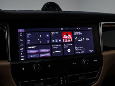 Certified 2023 Porsche Macan AWD/4WD image 36