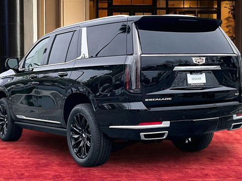 New 2026 Cadillac Escalade Luxury w/ LPO, Floor Liner Package AWD/4WD image 4