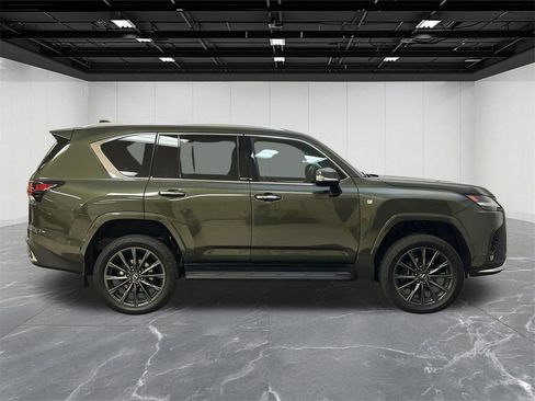 Used 2025 Lexus LX 700h F Sport image 11