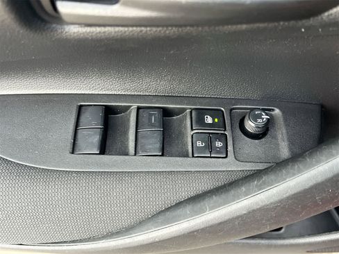 Used 2022 Toyota Corolla LE image 17