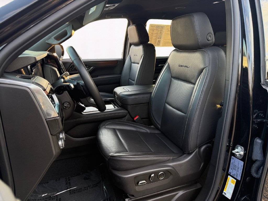 Used 2025 GMC Yukon XL Denali AWD/4WD image 9