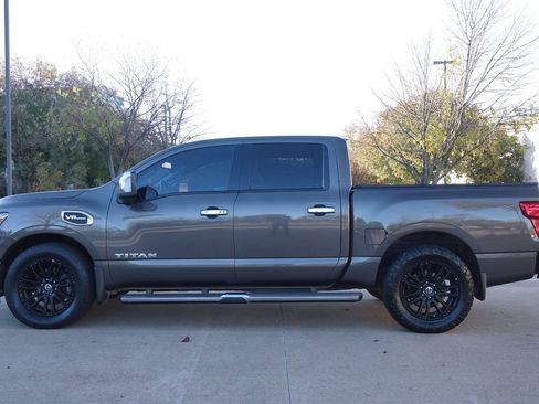 Used 2017 Nissan Titan SL w/ SL Towing Convenience Package image 13