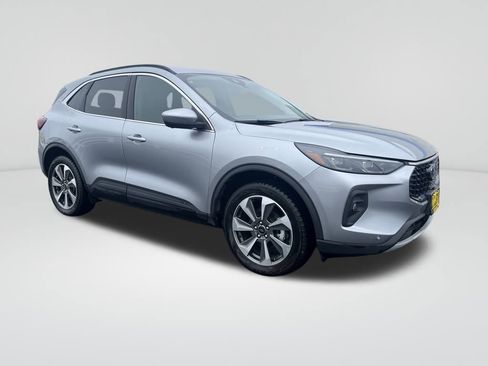 Used 2024 Ford Escape Platinum image 8