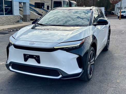 Used 2023 Toyota bZ4X AWD image 2