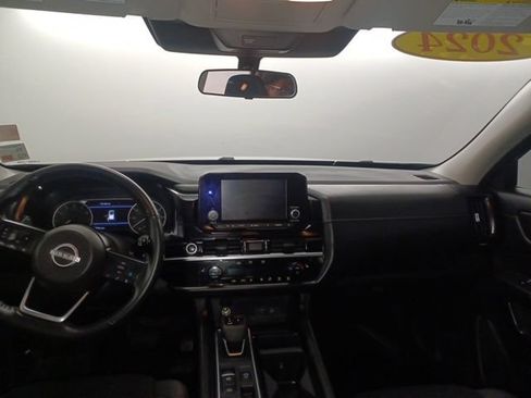Used 2024 Nissan Pathfinder SV FWD image 16