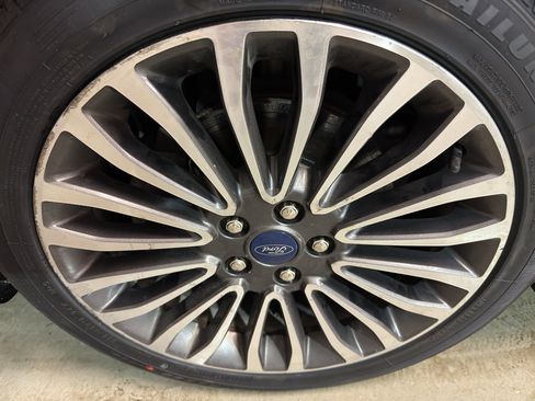 Used 2018 Ford Fusion Titanium image 34