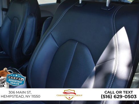 Used 2024 Chrysler Pacifica Touring-L FWD image 9