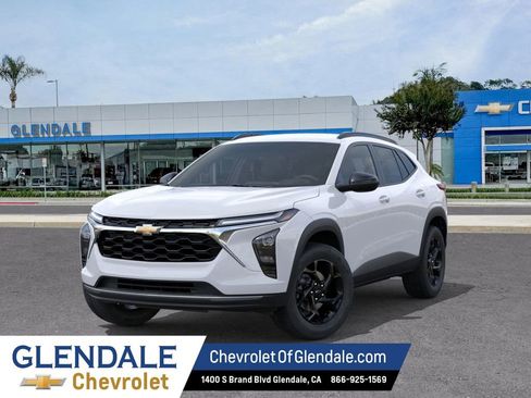 New 2026 Chevrolet Trax LT w/ Driver Confidence Package FWD image 6
