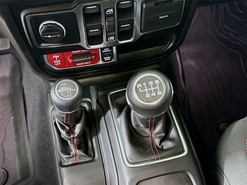 Used 2021 Jeep Gladiator Rubicon w/ Safety Group image 17