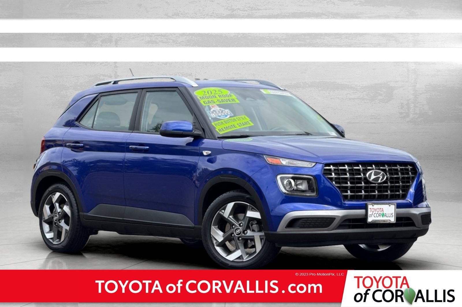 Used 2025 Hyundai Venue SEL FWD image 1