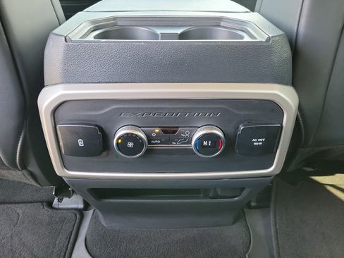 Used 2024 Ford Expedition XLT image 11