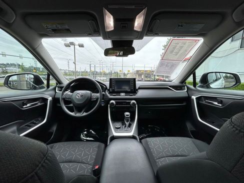 Used 2022 Toyota RAV4 XLE AWD/4WD image 19