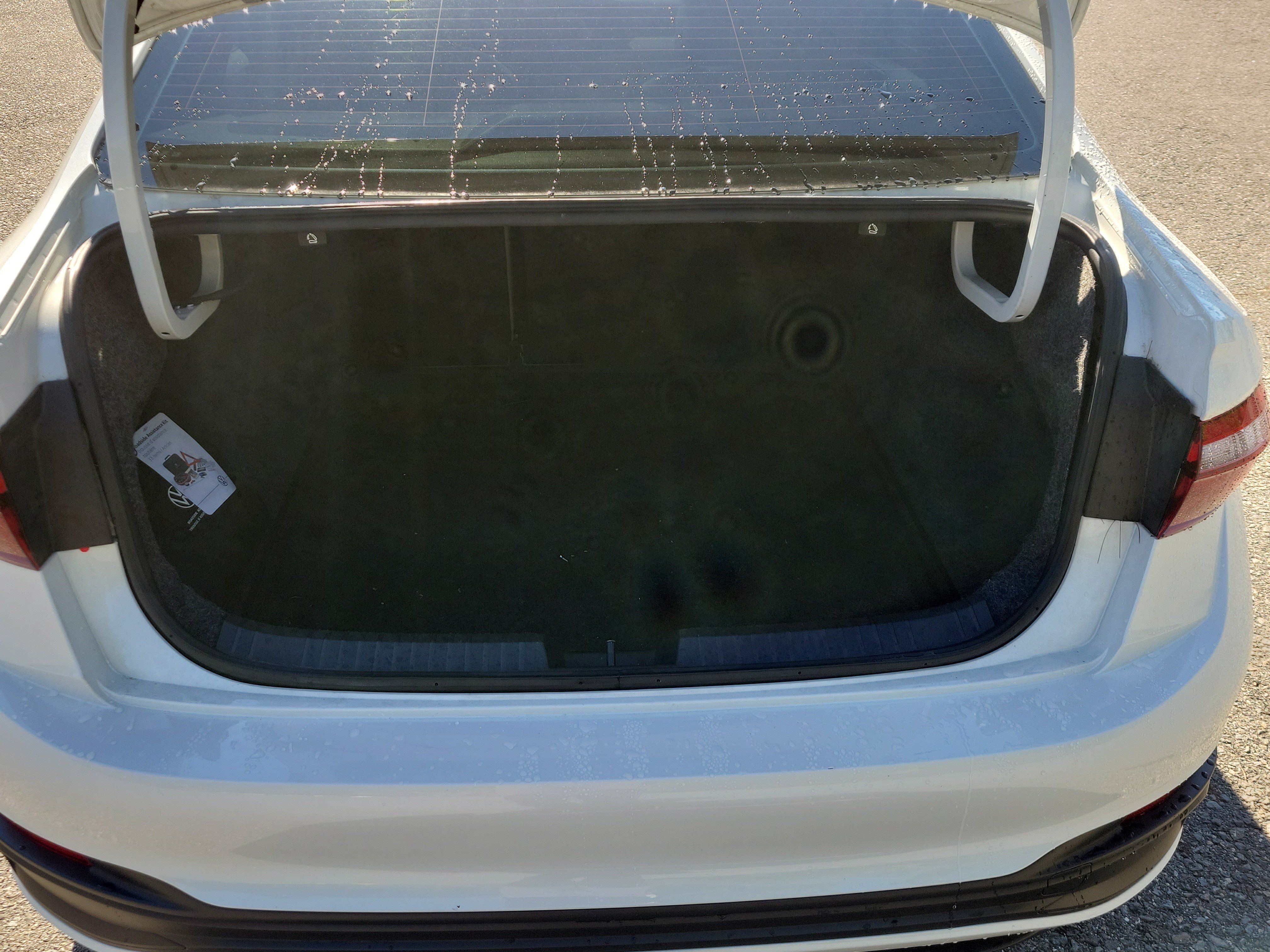 Used 2024 Volkswagen Jetta SE w/ Panoramic Sunroof Package FWD image 17