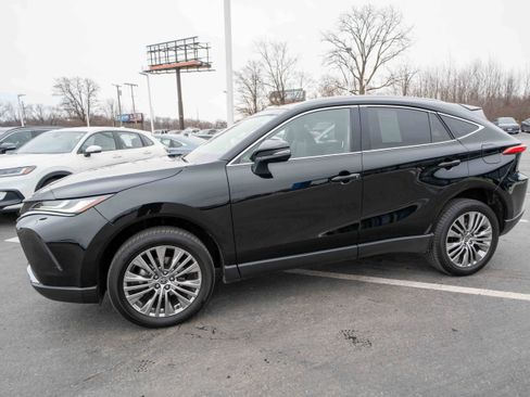 Used 2023 Toyota Venza XLE w/ Activity Package (TMS) image 3