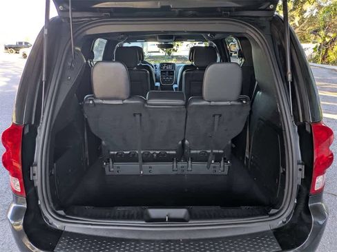 Used 2015 Dodge Grand Caravan SXT image 12