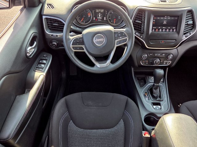 Used 2019 Jeep Cherokee Latitude w/ Popular Appearance Group FWD image 7