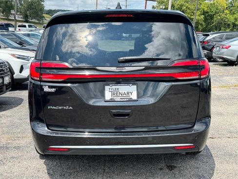 Used 2024 Chrysler Pacifica Limited FWD image 5