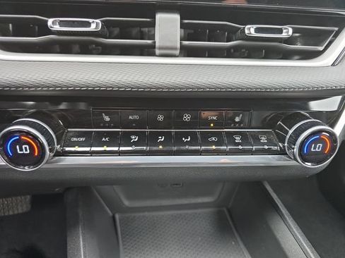 Used 2025 Chevrolet Equinox LT w/ Convenience Package II FWD image 4