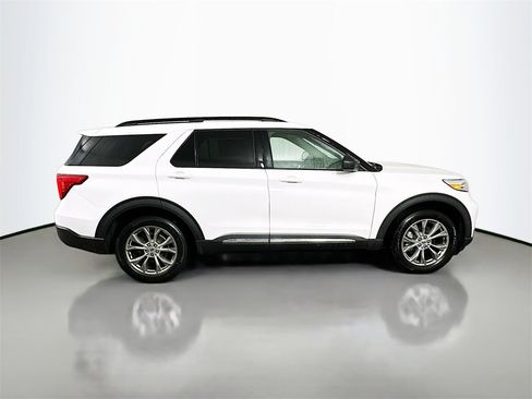 Used 2020 Ford Explorer XLT w/ Equipment Group 202A image 7