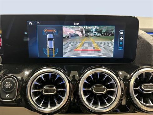 Used 2025 Mercedes-Benz GLA 250 4MATIC image 25