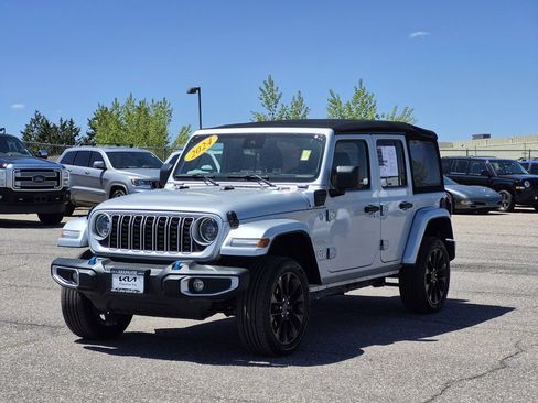 Used 2024 Jeep Wrangler Unlimited Sahara AWD/4WD image 4