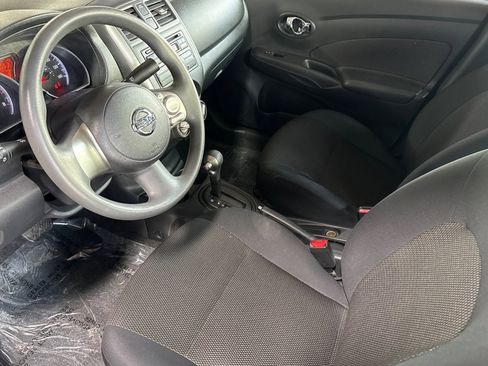 Used 2013 Nissan Versa SV image 4
