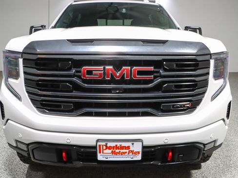 Used 2023 GMC Sierra 1500 AT4 w/ AT4 Preferred Package image 5