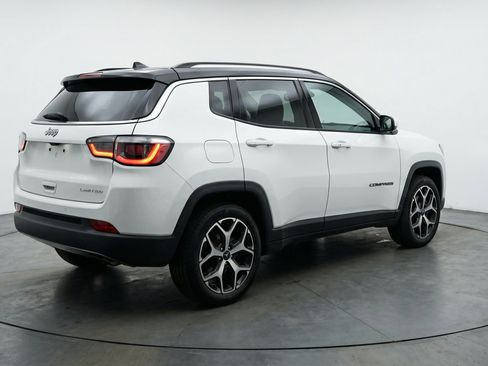 Used 2025 Jeep Compass Limited AWD/4WD image 9