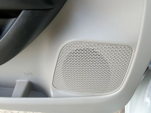 Used 2023 Chrysler Pacifica Touring-L image 14