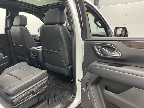 Used 2022 Chevrolet Tahoe Z71 w/ Z71 Off-Road Package AWD/4WD image 39