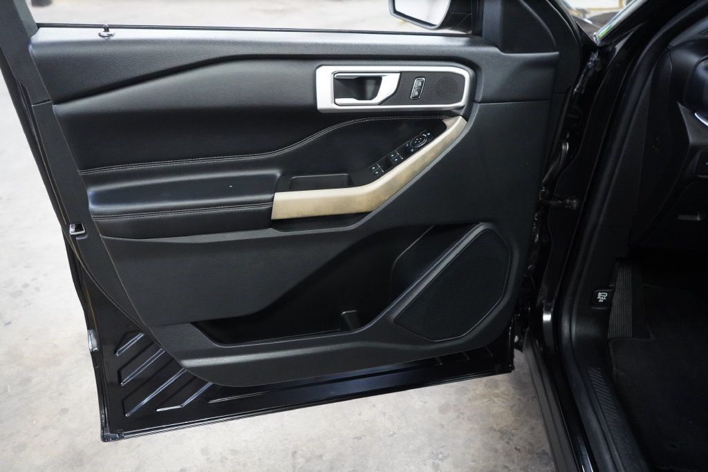 Certified 2022 Ford Explorer XLT RWD image 16
