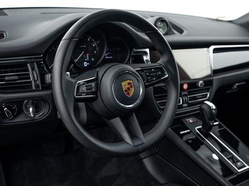 Certified 2026 Porsche Macan AWD/4WD image 14