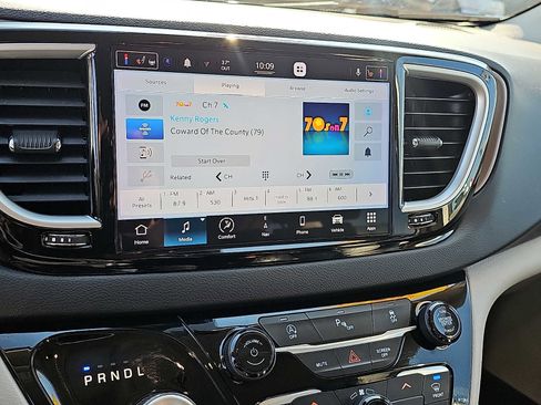 Used 2022 Chrysler Voyager LX w/ Fleet Security Group image 21