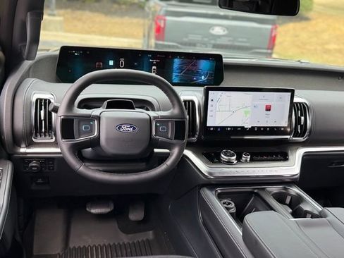 New 2027 Ford Expedition Platinum w/ Stealth Appearance Package AWD/4WD image 7