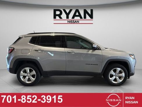 Used 2018 Jeep Compass Latitude w/ Cold Weather Group AWD/4WD image 18