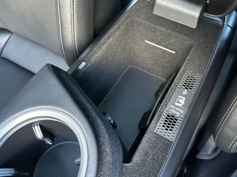 Used 2022 Porsche Taycan image 33