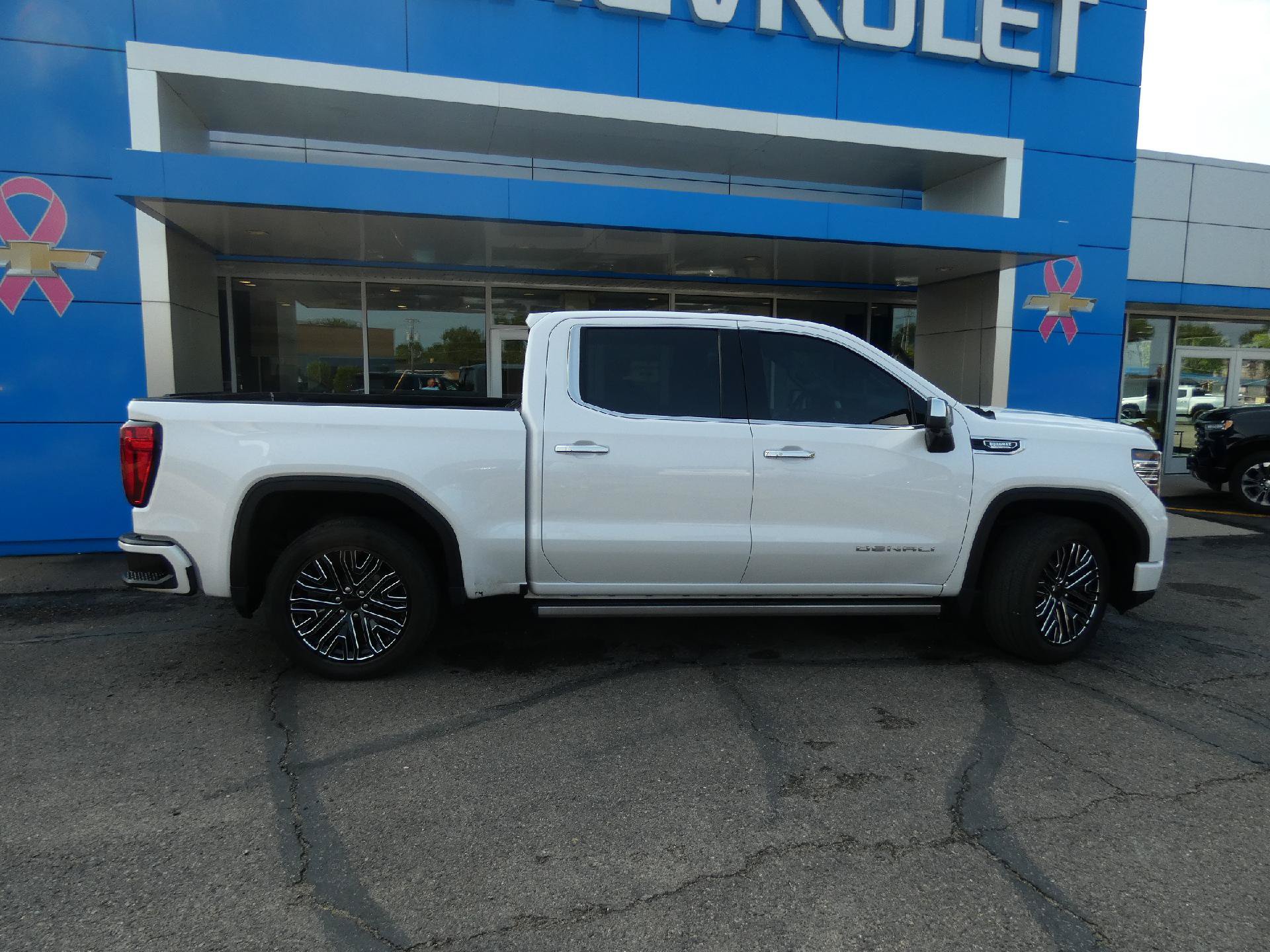Certified 2023 GMC Sierra 1500 Denali w/ Denali Reserve Package AWD/4WD image 2