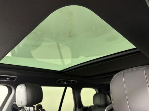 New 2025 Land Rover Range Rover SE image 9