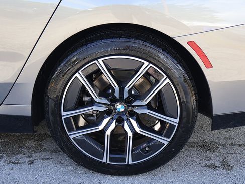 Used 2025 BMW 740i image 26