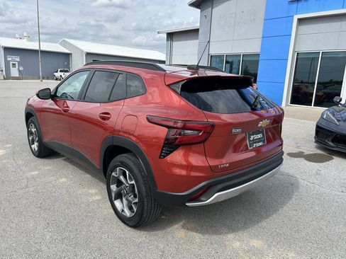 Used 2024 Chevrolet Trax LT w/ Driver Confidence Package FWD image 6